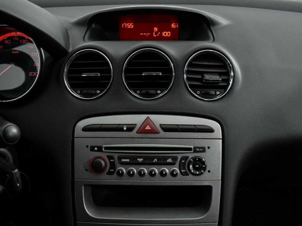 Peugeot 308 с пробегом — 2011 год. Фото: #12