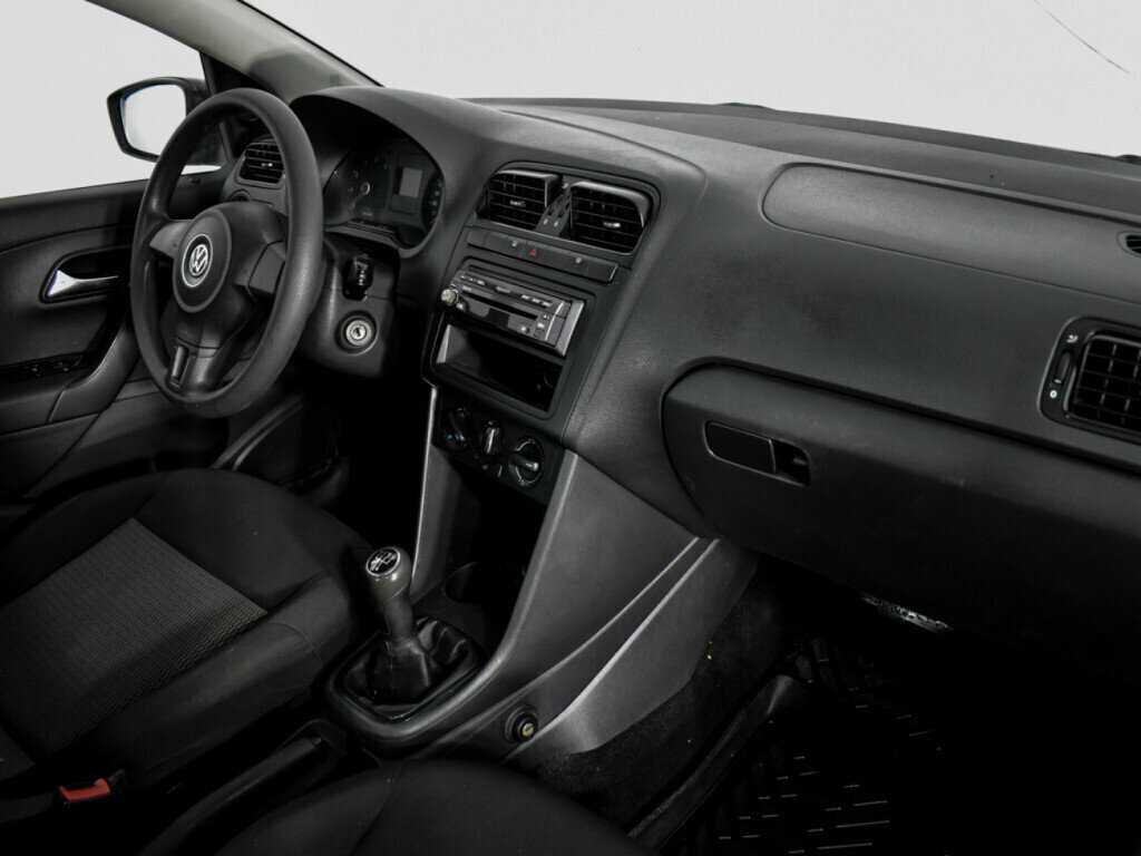 Volkswagen Polo с пробегом — 2011 год. Фото: #10