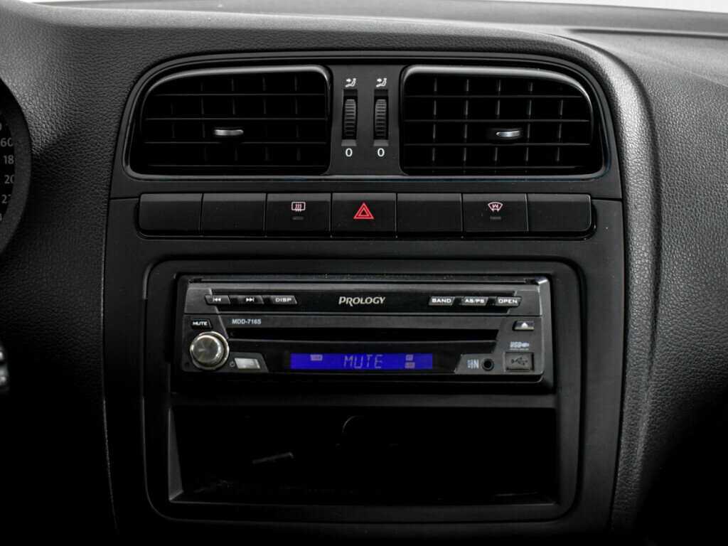 Volkswagen Polo с пробегом — 2011 год. Фото: #12