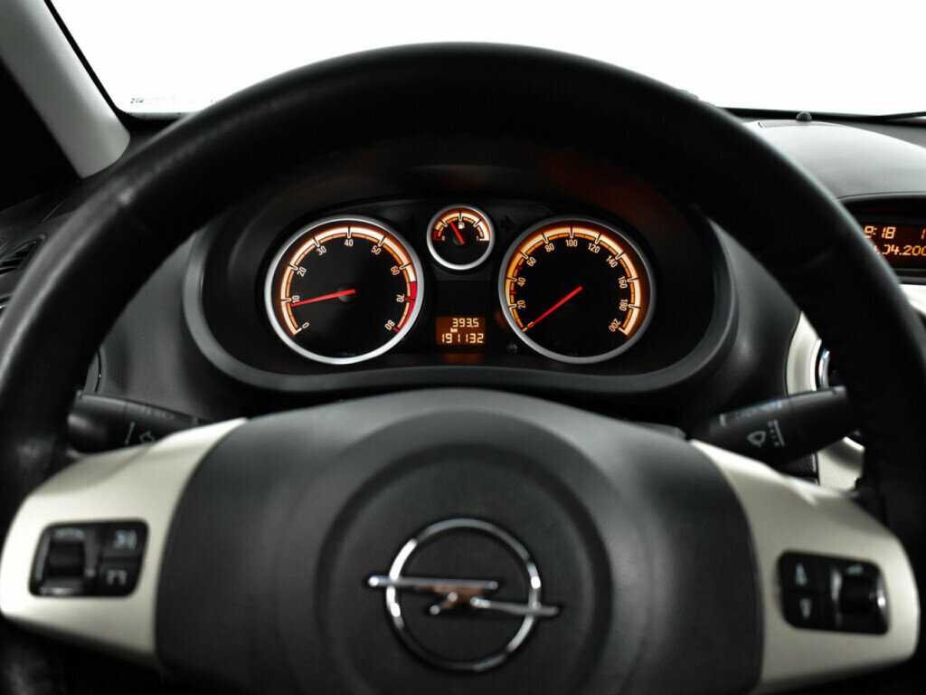 Opel Corsa с пробегом — 2008 год. Фото: #10