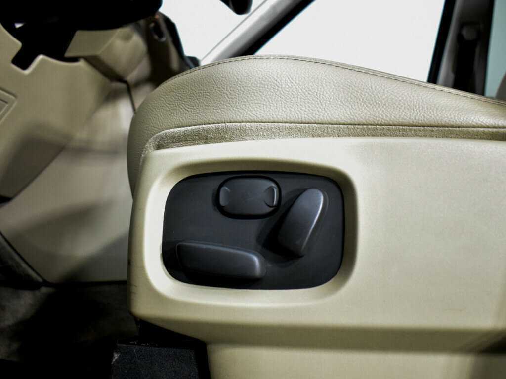 Land Rover Discovery с пробегом — 2014 год. Фото: #9