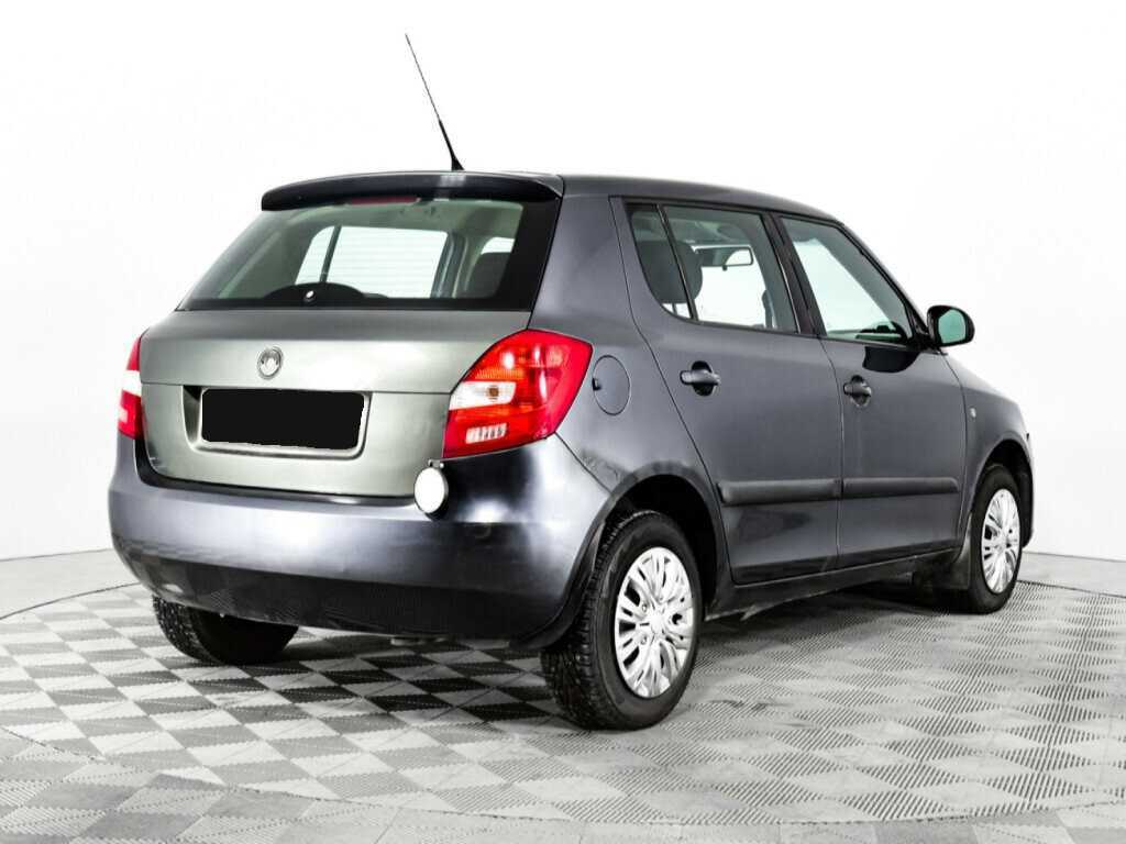 Skoda Fabia с пробегом — 2010 год. Фото: #4