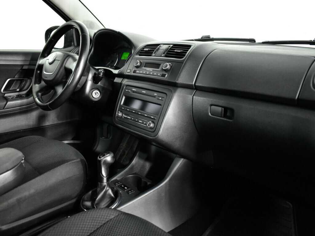 Skoda Fabia с пробегом — 2010 год. Фото: #6