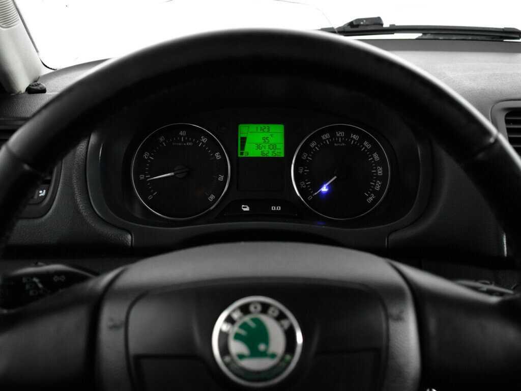 Skoda Fabia с пробегом — 2010 год. Фото: #8