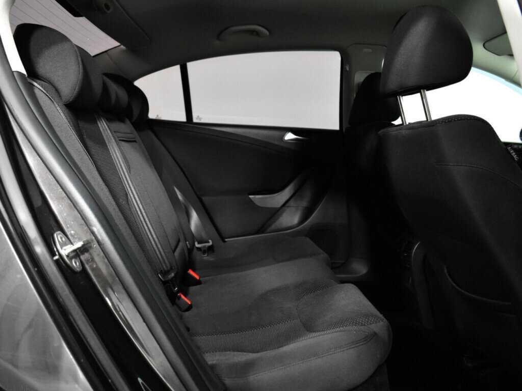 Volkswagen Passat с пробегом — 2010 год. Фото: #9