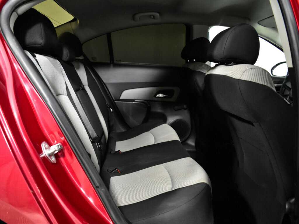 Chevrolet Cruze с пробегом — 2011 год. Фото: #7