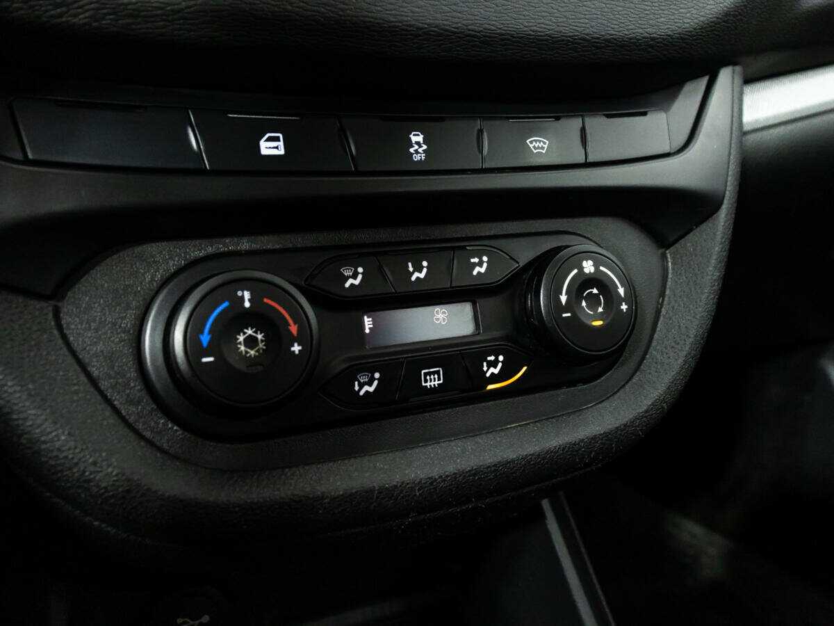 Lada (ВАЗ) Vesta с пробегом — 2017 год. Фото: #14