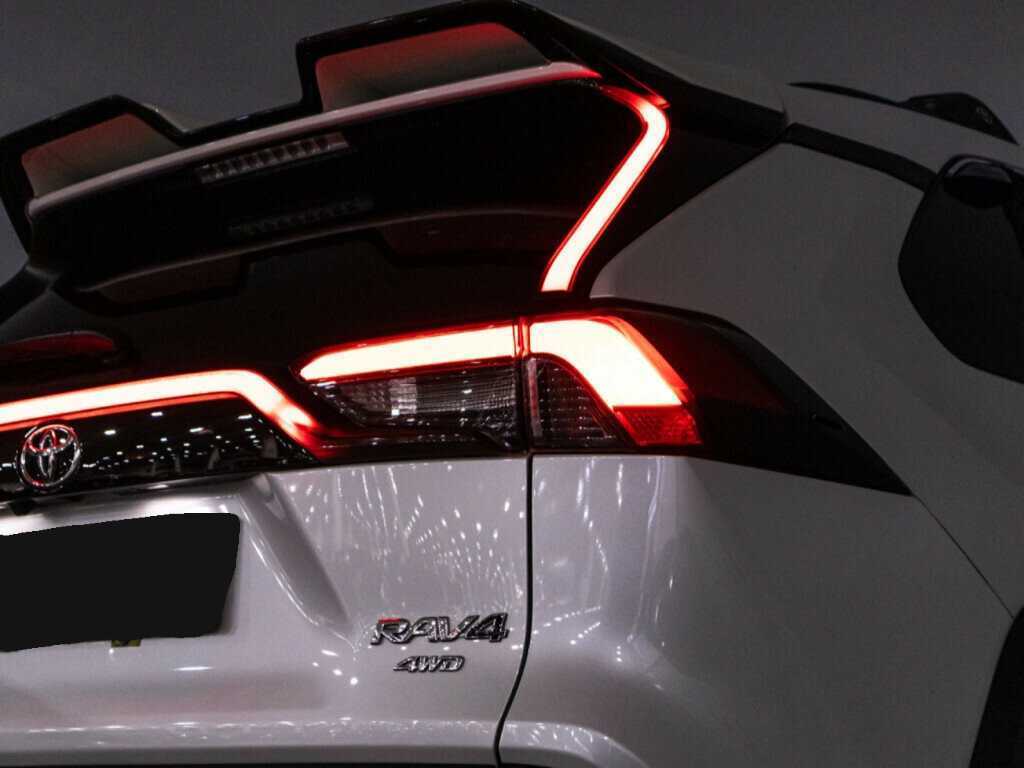 Toyota RAV4 с пробегом — 2022 год. Фото: #25