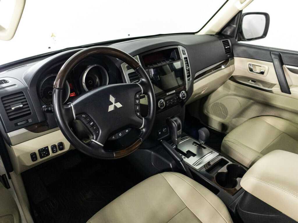 Mitsubishi Pajero с пробегом — 2019 год. Фото: #10