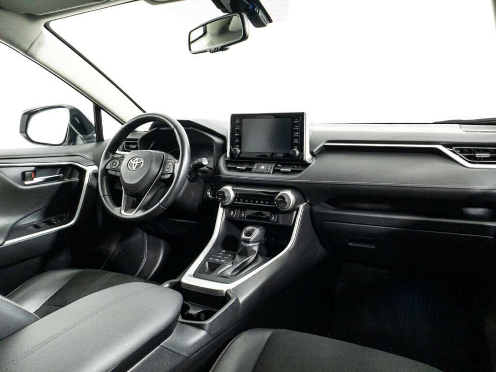 Toyota RAV4 с пробегом — 2021 год. Фото: #8