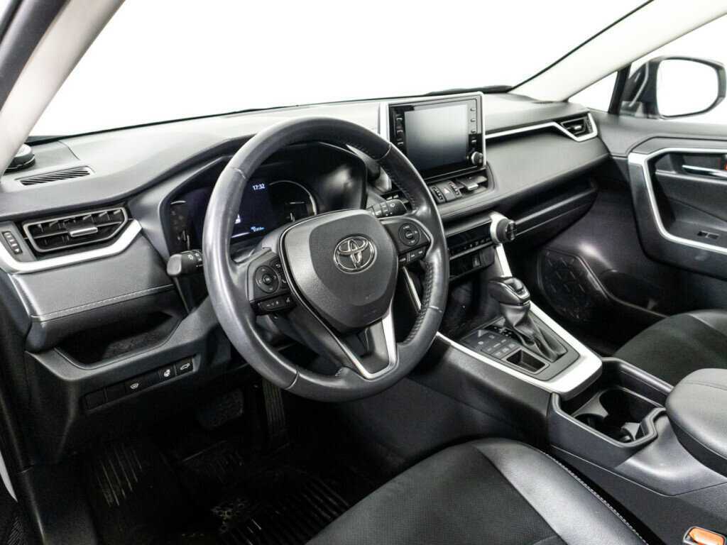 Toyota RAV4 с пробегом — 2021 год. Фото: #10