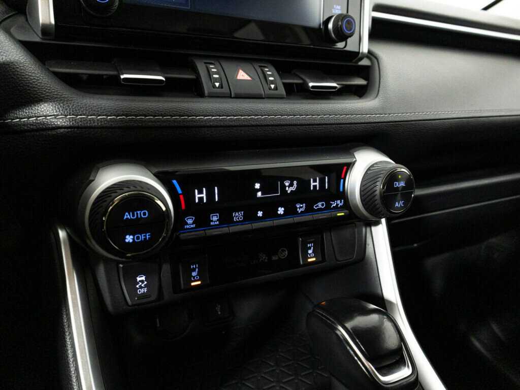 Toyota RAV4 с пробегом — 2021 год. Фото: #16