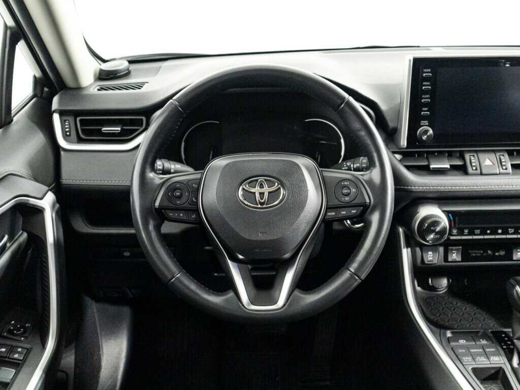 Toyota RAV4 с пробегом — 2021 год. Фото: #18