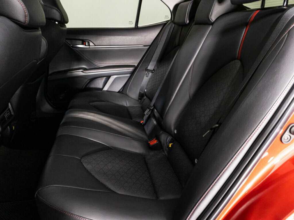 Toyota Camry с пробегом — 2021 год. Фото: #9