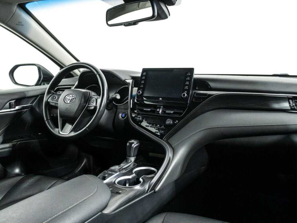 Toyota Camry с пробегом — 2021 год. Фото: #8