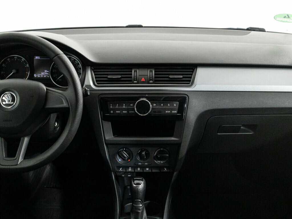 Skoda Rapid с пробегом — 2017 год. Фото: #13