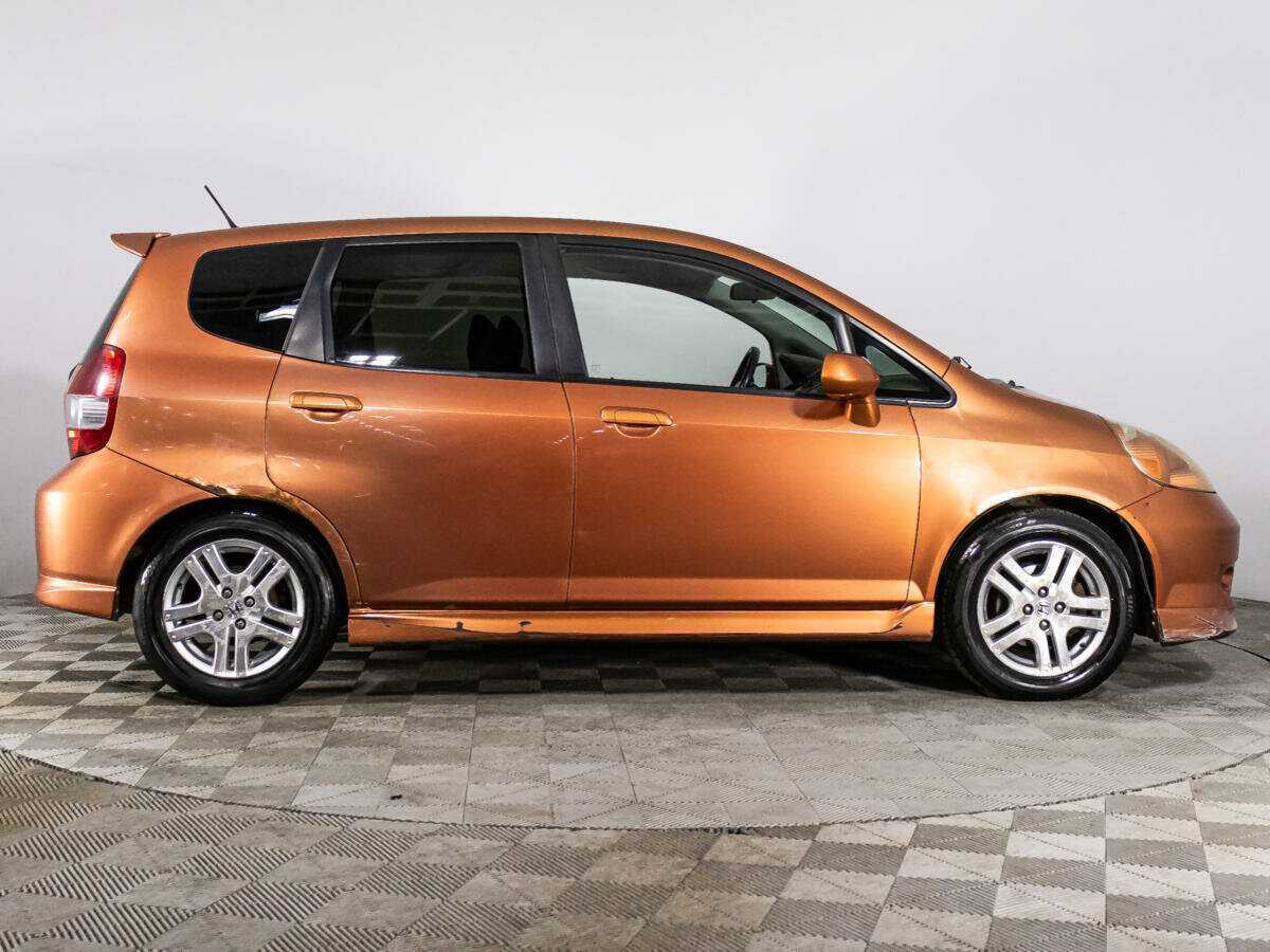 Honda Fit с пробегом — 2007 год. Фото: #3