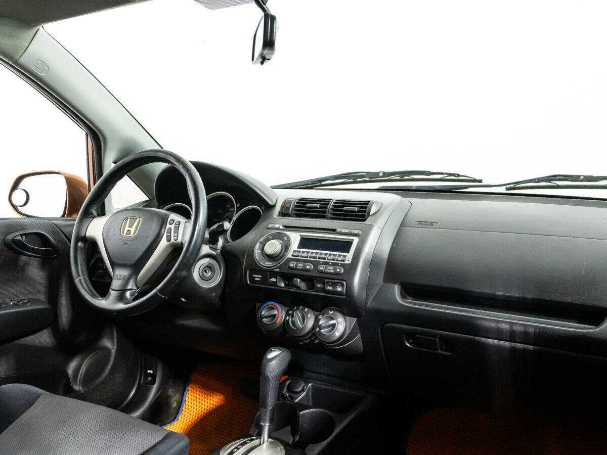 Honda Fit с пробегом — 2007 год. Фото: #8