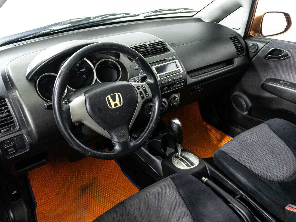 Honda Fit с пробегом — 2007 год. Фото: #10