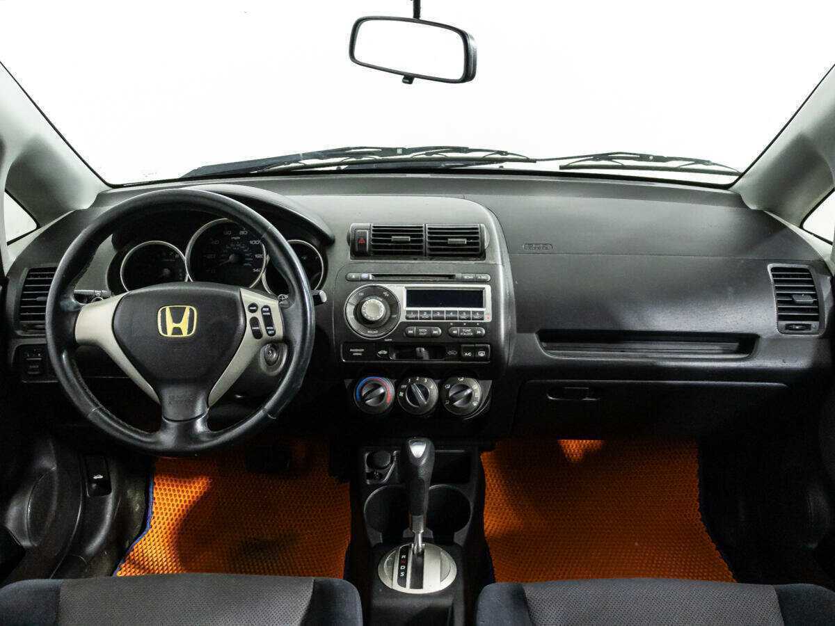 Honda Fit с пробегом — 2007 год. Фото: #12
