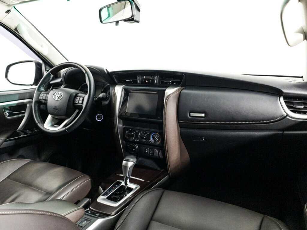 Toyota Fortuner с пробегом — 2019 год. Фото: #8