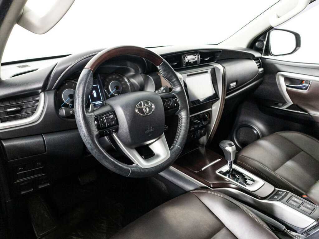 Toyota Fortuner с пробегом — 2019 год. Фото: #10