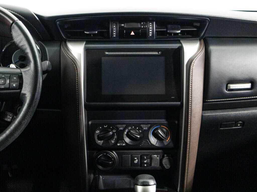 Toyota Fortuner с пробегом — 2019 год. Фото: #13