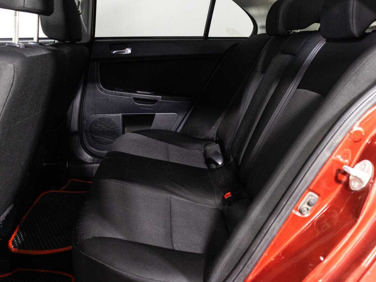 Mitsubishi Lancer с пробегом — 2011 год. Фото: #9