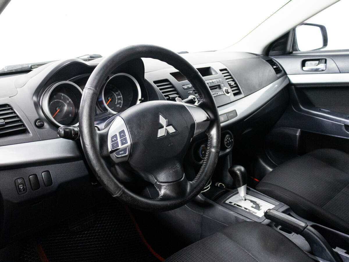 Mitsubishi Lancer с пробегом — 2011 год. Фото: #10