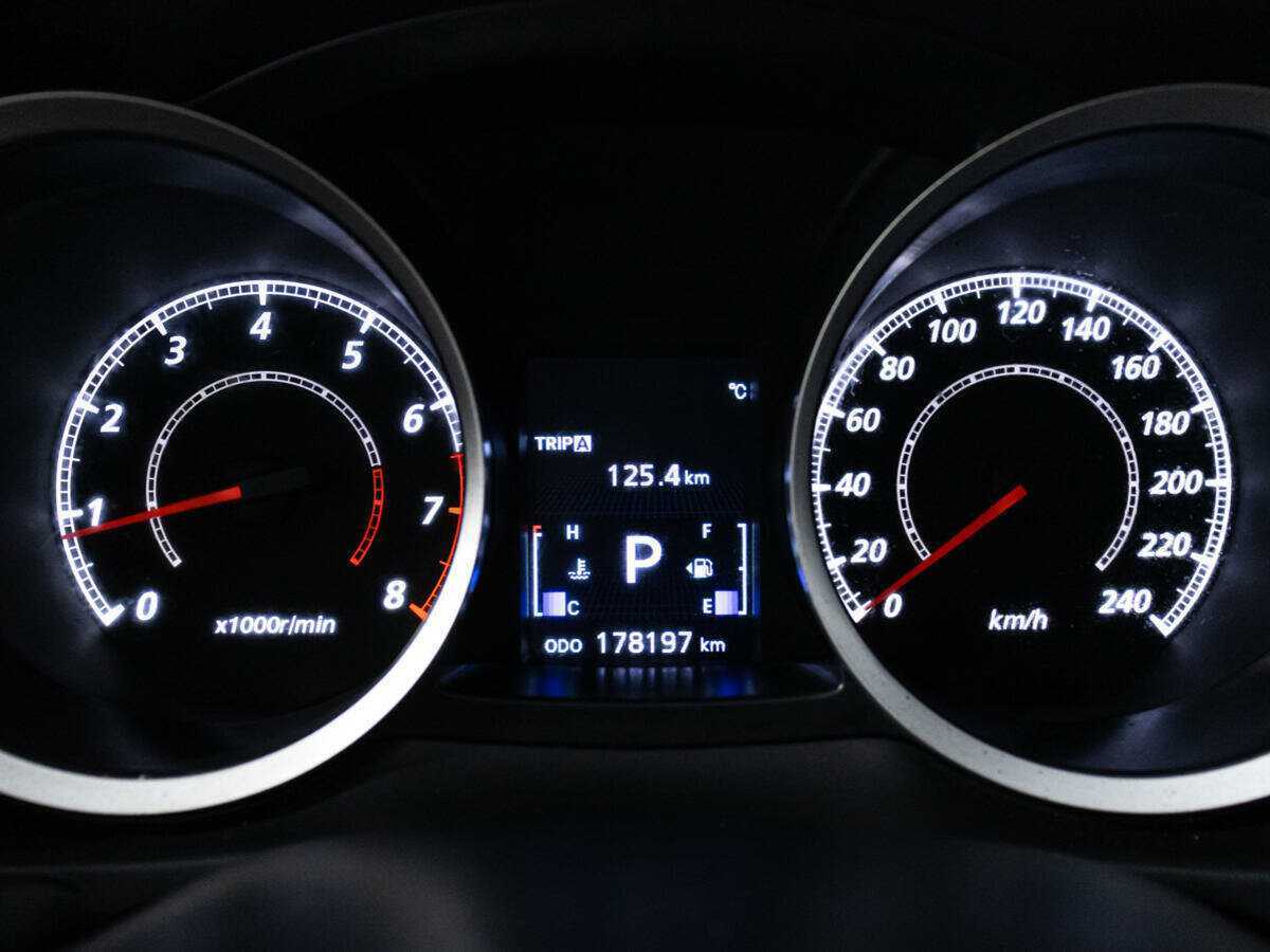 Mitsubishi Lancer с пробегом — 2011 год. Фото: #11