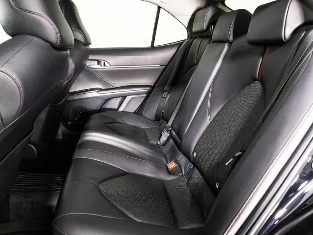 Toyota Camry с пробегом — 2021 год. Фото: #9