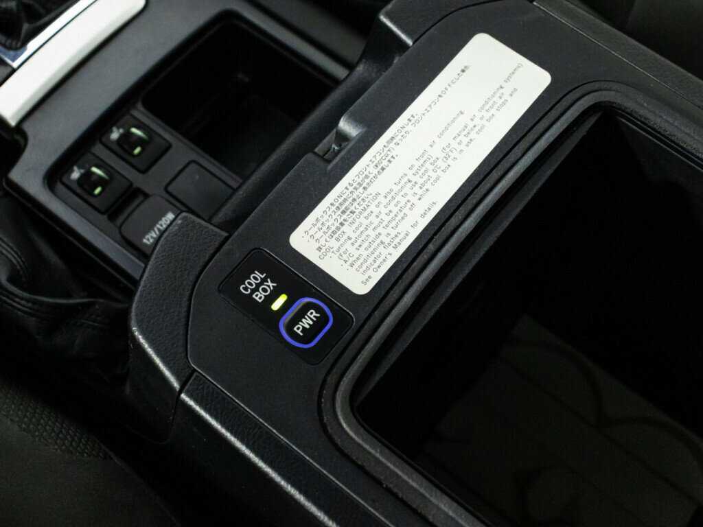 Toyota Land Cruiser Prado с пробегом — 2011 год. Фото: #18