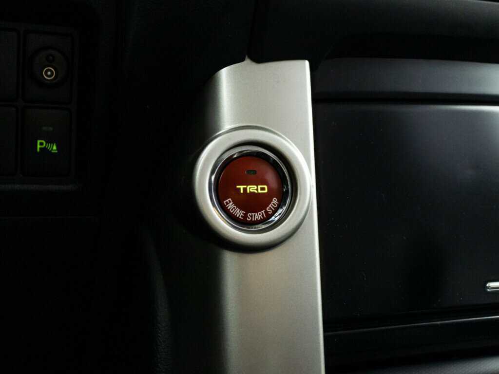 Toyota Land Cruiser Prado с пробегом — 2011 год. Фото: #19