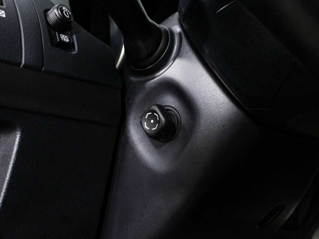 Toyota Land Cruiser Prado с пробегом — 2011 год. Фото: #20