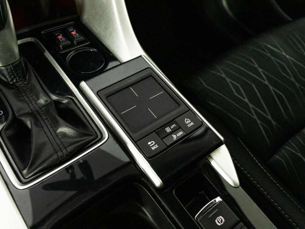 Mitsubishi Eclipse Cross с пробегом — 2018 год. Фото: #17