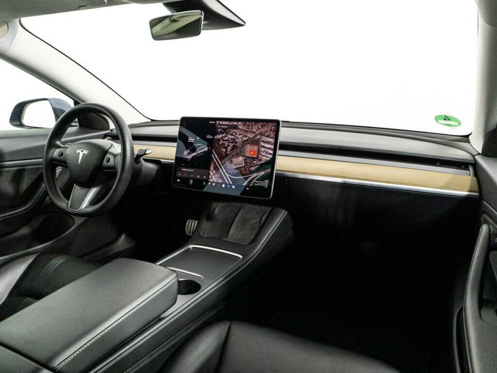 Tesla Model 3 с пробегом — 2020 год. Фото: #8