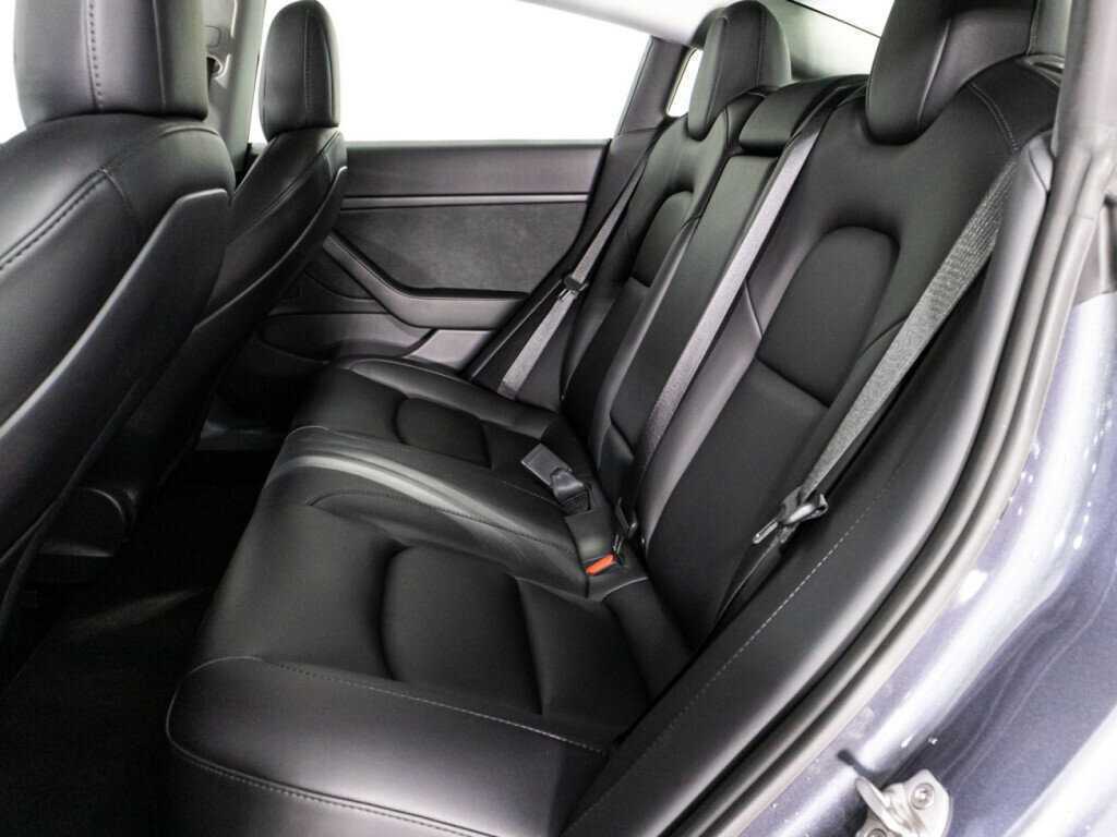 Tesla Model 3 с пробегом — 2020 год. Фото: #9