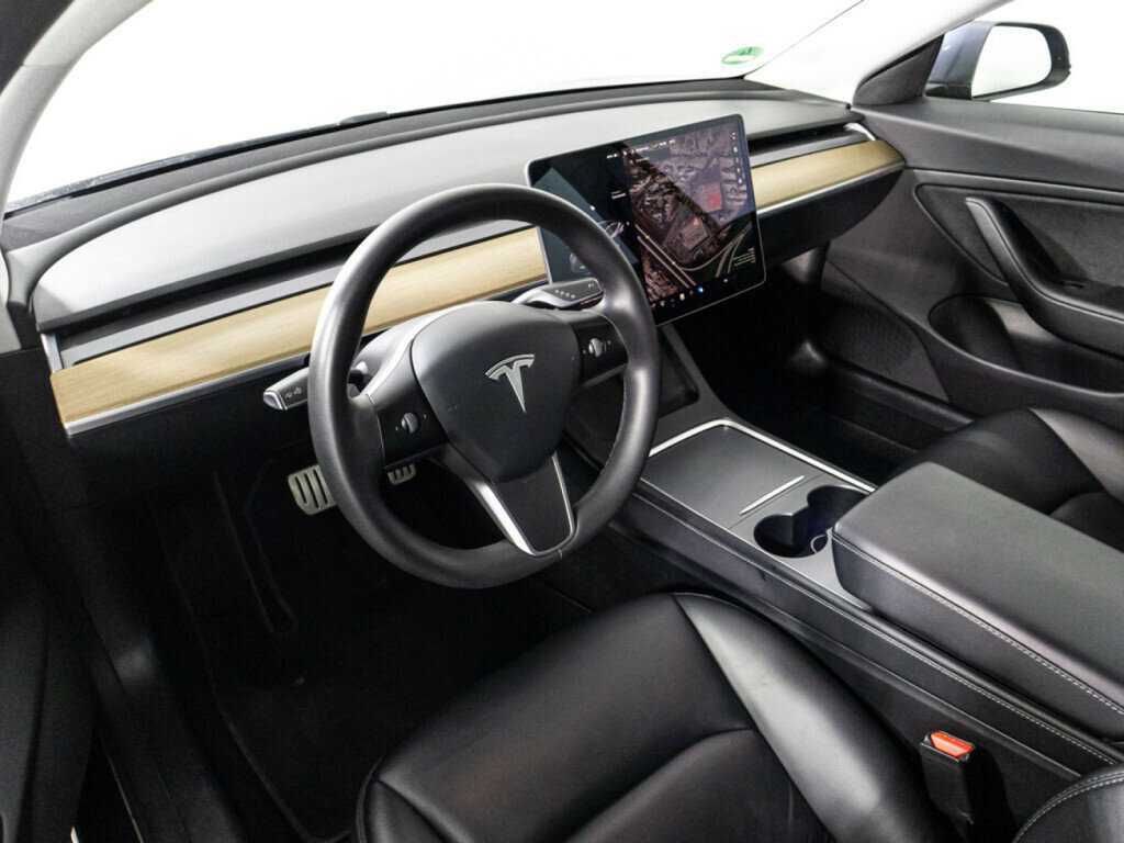 Tesla Model 3 с пробегом — 2020 год. Фото: #10