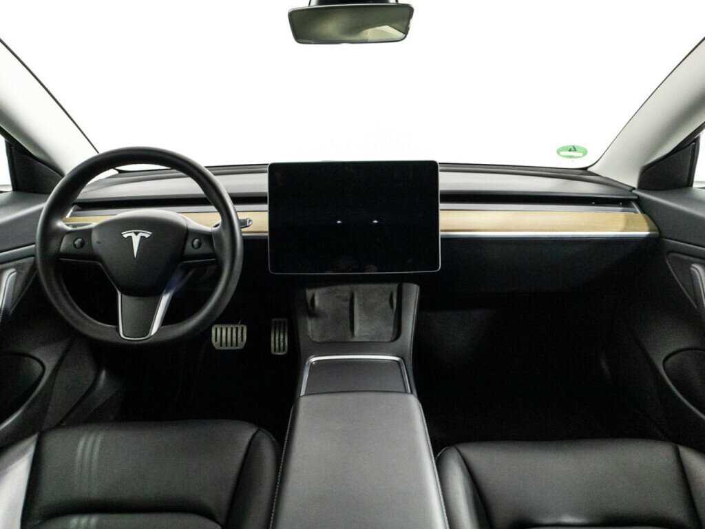 Tesla Model 3 с пробегом — 2020 год. Фото: #12