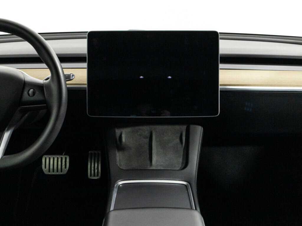 Tesla Model 3 с пробегом — 2020 год. Фото: #13