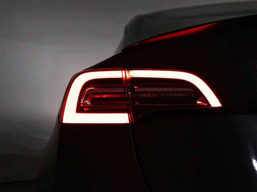 Tesla Model 3 с пробегом — 2020 год. Фото: #27