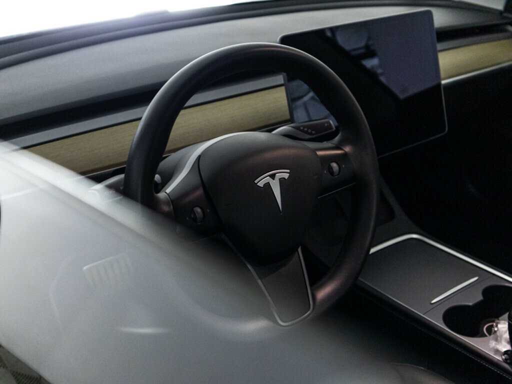 Tesla Model 3 с пробегом — 2020 год. Фото: #28