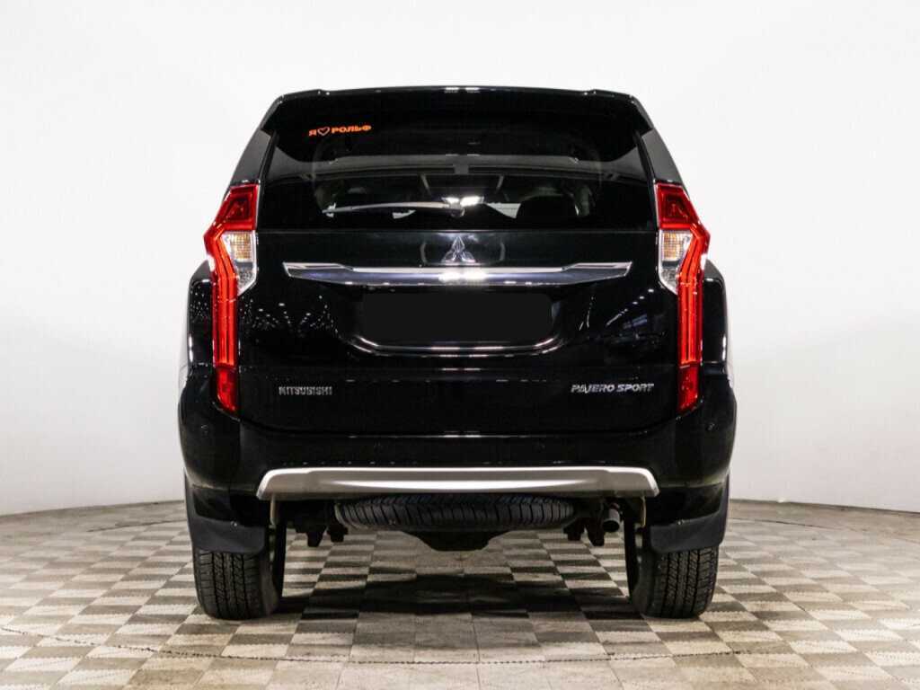 Mitsubishi Pajero Sport с пробегом — 2016 год. Фото: #5