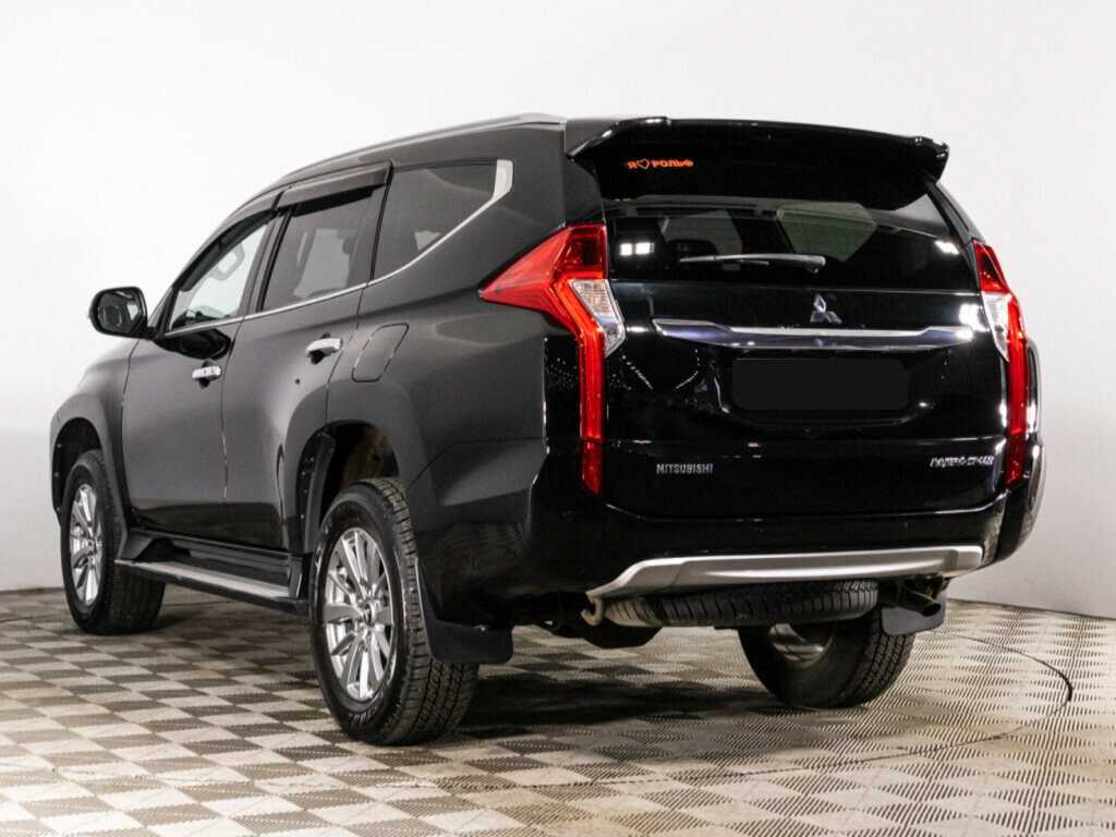 Mitsubishi Pajero Sport с пробегом — 2016 год. Фото: #6