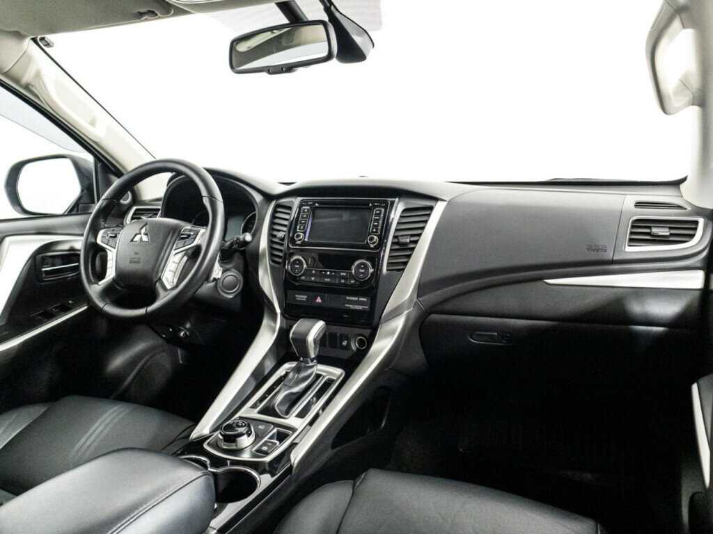 Mitsubishi Pajero Sport с пробегом — 2016 год. Фото: #8