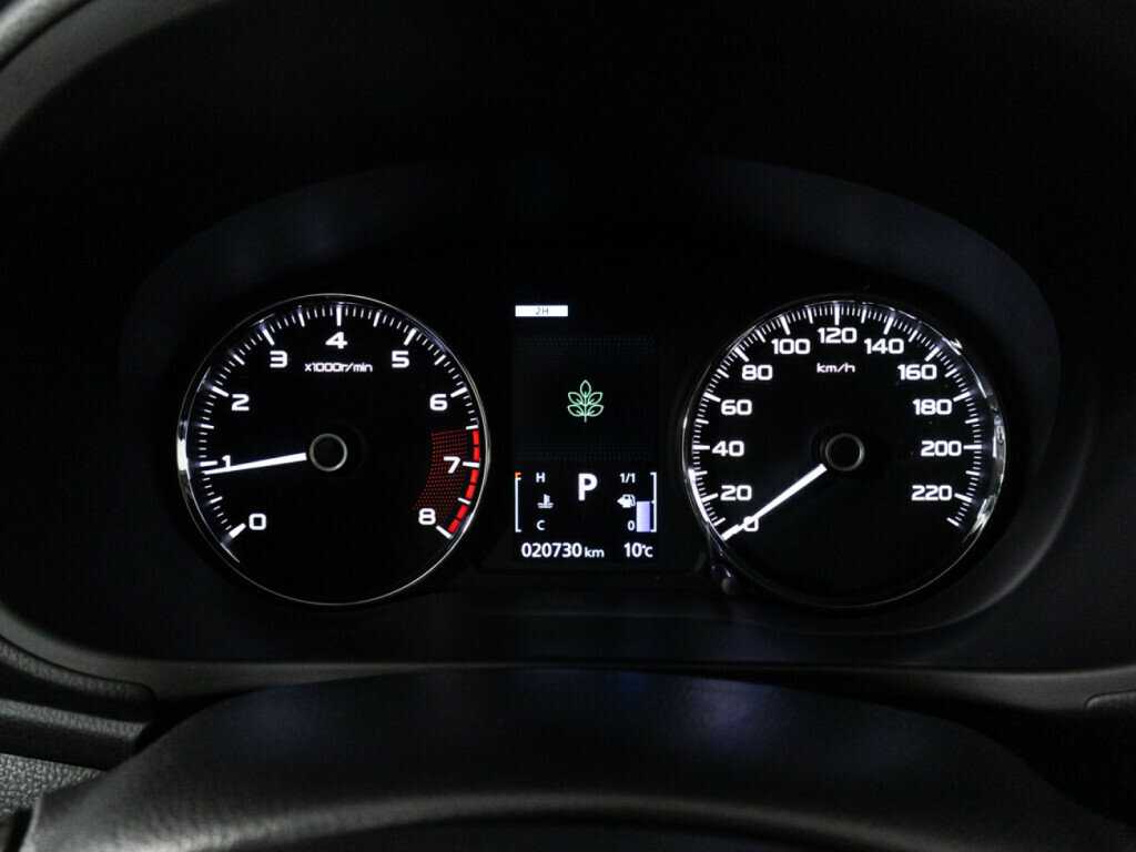 Mitsubishi Pajero Sport с пробегом — 2016 год. Фото: #11