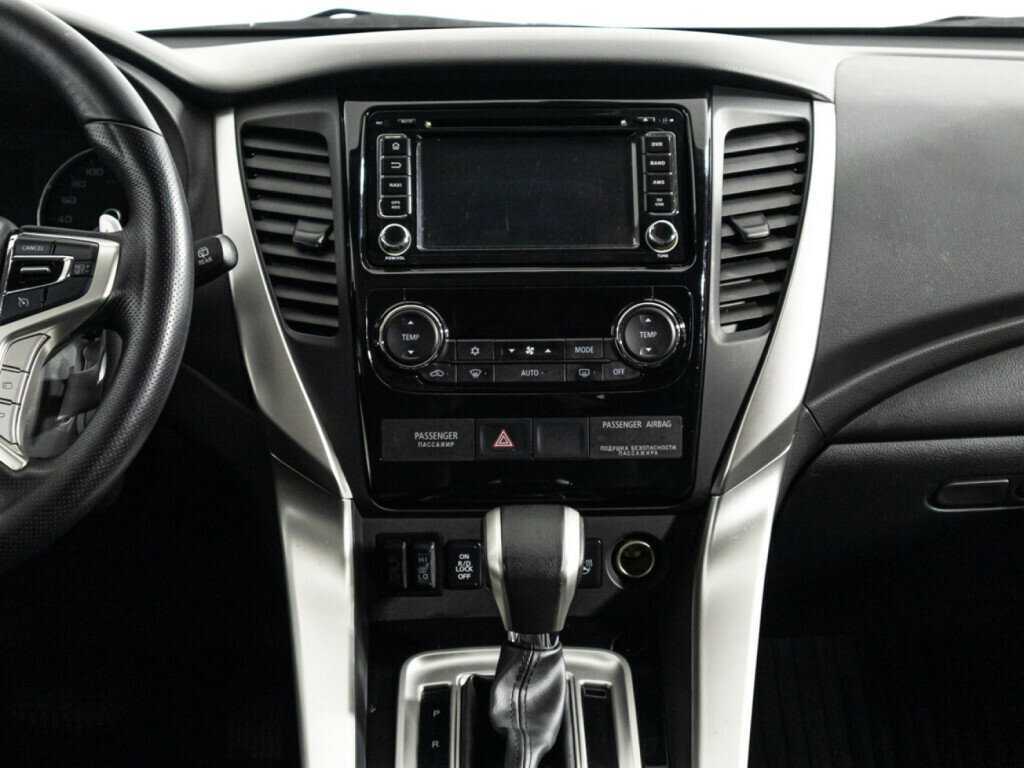 Mitsubishi Pajero Sport с пробегом — 2016 год. Фото: #13