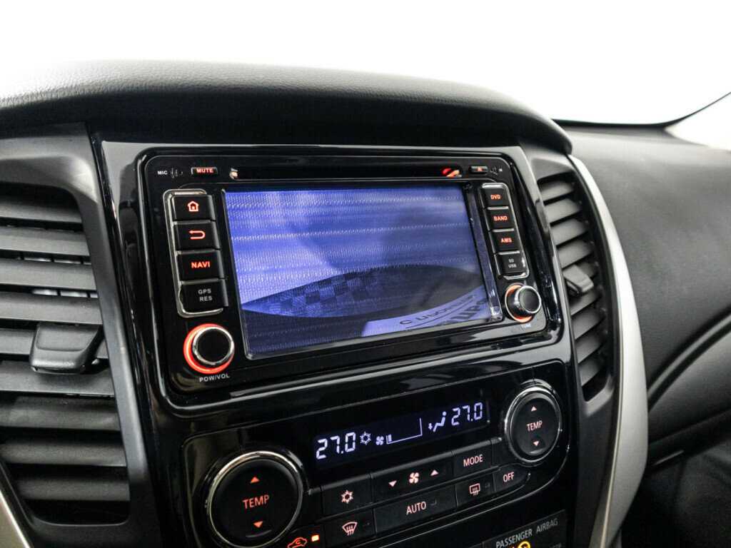 Mitsubishi Pajero Sport с пробегом — 2016 год. Фото: #17