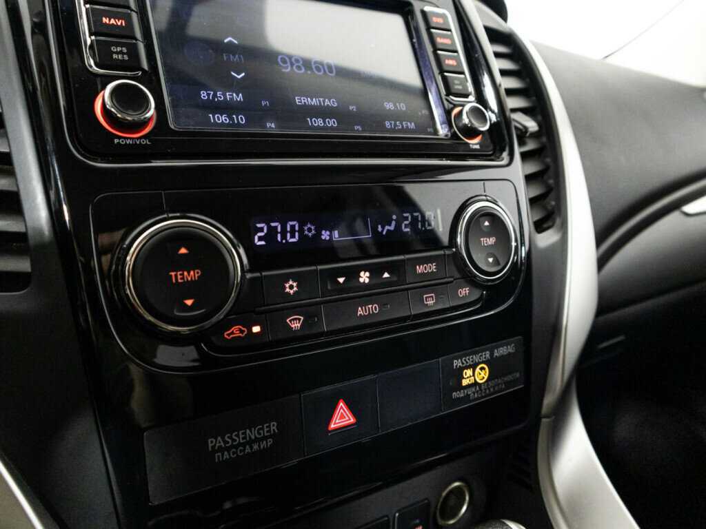 Mitsubishi Pajero Sport с пробегом — 2016 год. Фото: #18