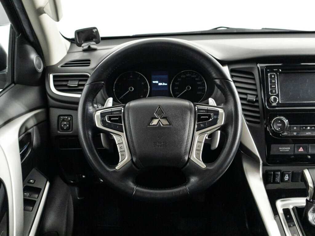 Mitsubishi Pajero Sport с пробегом — 2016 год. Фото: #20